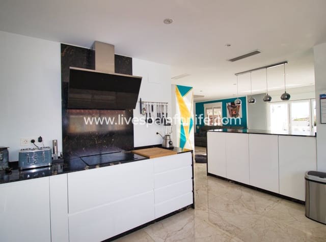 3 soveværelse Finca/Landehus til salg i Albatera med swimmingpool garage - € 399.999 (Ref: 9841390)