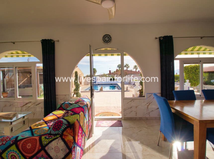 3 soveværelse Finca/Landehus til salg i Albatera med swimmingpool garage - € 399.999 (Ref: 9841390)