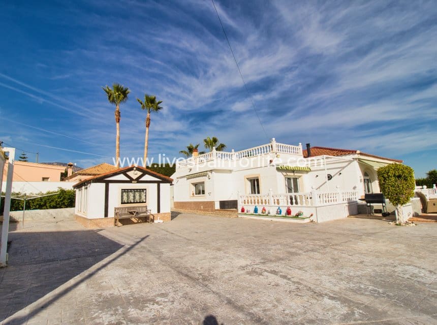 3 soveværelse Finca/Landehus til salg i Albatera med swimmingpool garage - € 399.999 (Ref: 9841390)
