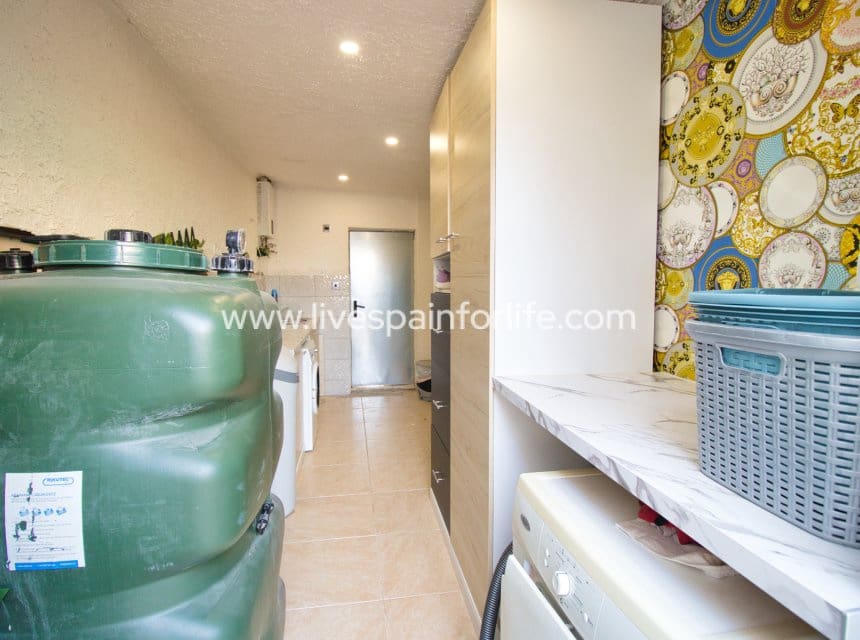 3 soveværelse Finca/Landehus til salg i Albatera med swimmingpool garage - € 399.999 (Ref: 9841390)
