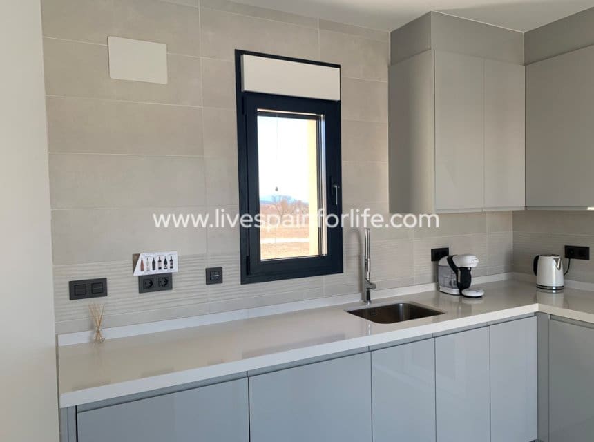 6 soveværelse Finca/Landehus til salg i Pinoso med swimmingpool garage - € 450.000 (Ref: 9841532)