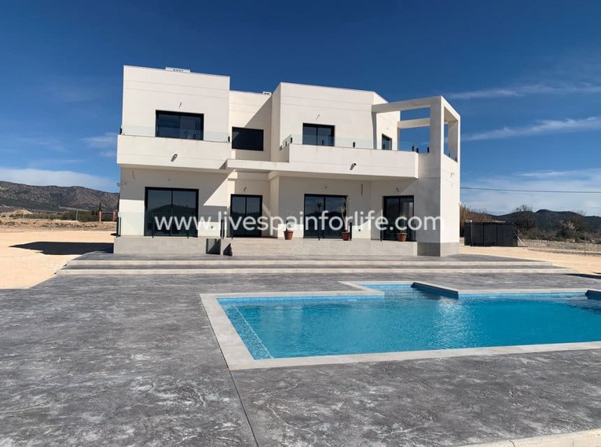 6 soveværelse Finca/Landehus til salg i Pinoso med swimmingpool garage - € 450.000 (Ref: 9841532)