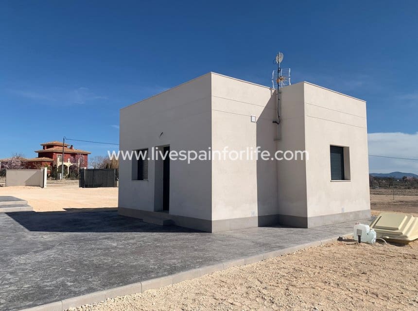6 soveværelse Finca/Landehus til salg i Pinoso med swimmingpool garage - € 450.000 (Ref: 9841532)
