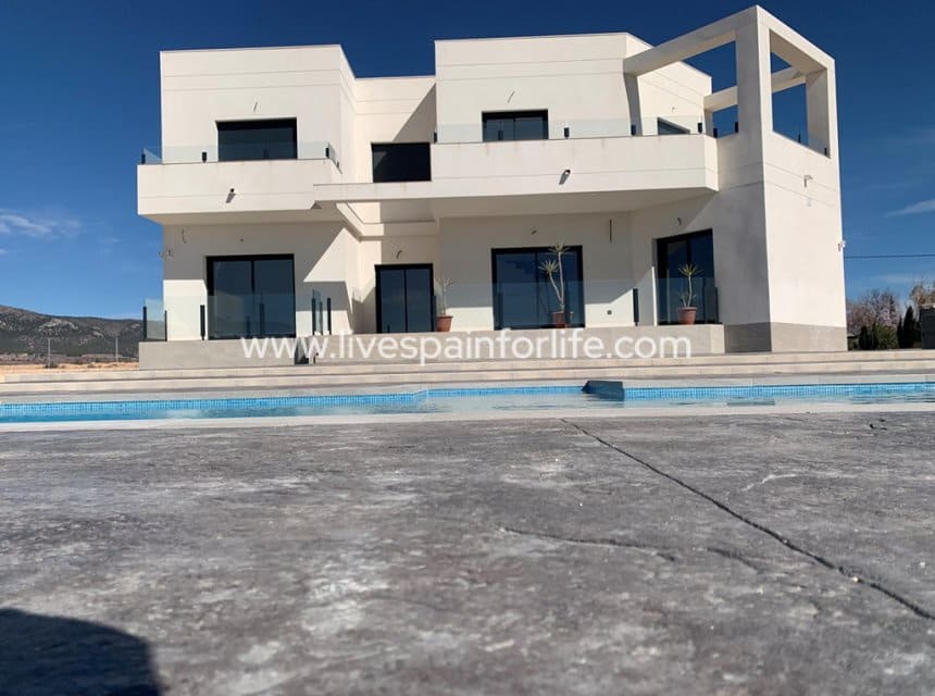6 soveværelse Finca/Landehus til salg i Pinoso med swimmingpool garage - € 450.000 (Ref: 9841532)