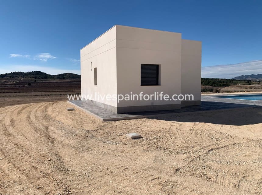 6 soveværelse Finca/Landehus til salg i Pinoso med swimmingpool garage - € 450.000 (Ref: 9841532)