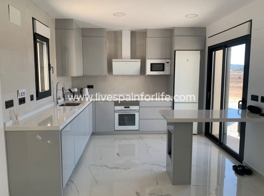 6 soveværelse Finca/Landehus til salg i Pinoso med swimmingpool garage - € 450.000 (Ref: 9841532)