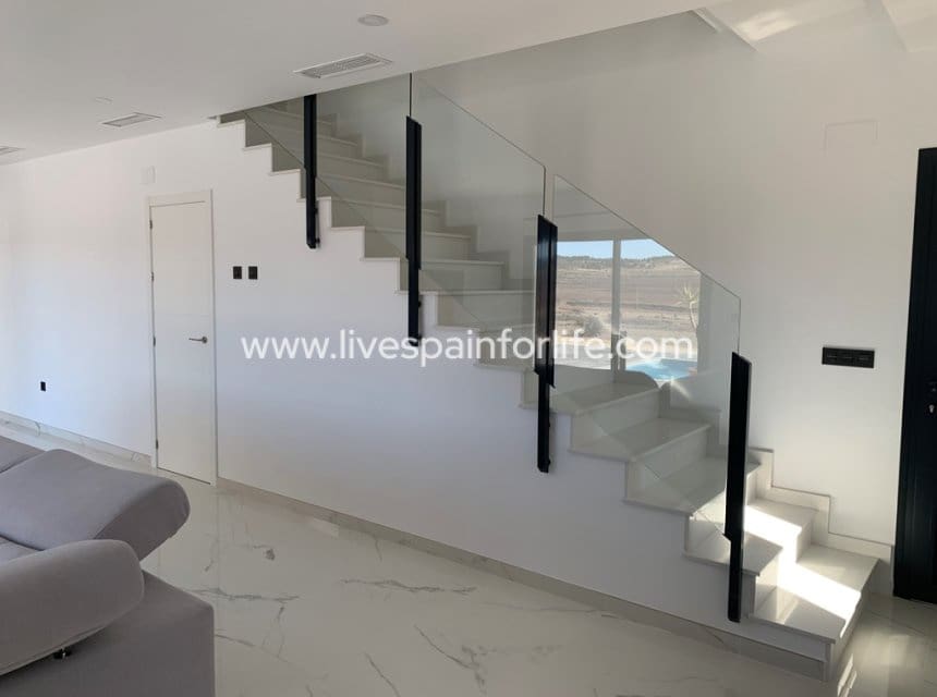 6 soveværelse Finca/Landehus til salg i Pinoso med swimmingpool garage - € 450.000 (Ref: 9841532)