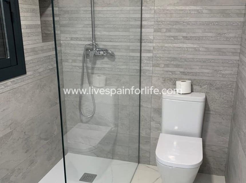 6 soveværelse Finca/Landehus til salg i Pinoso med swimmingpool garage - € 450.000 (Ref: 9841532)