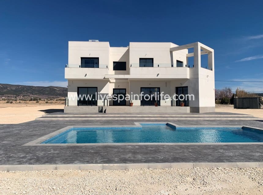 6 soveværelse Finca/Landehus til salg i Pinoso med swimmingpool garage - € 450.000 (Ref: 9841532)