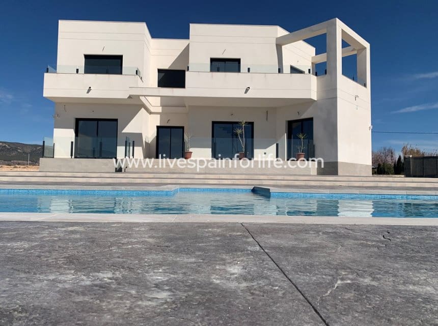 6 soveværelse Finca/Landehus til salg i Pinoso med swimmingpool garage - € 450.000 (Ref: 9841532)