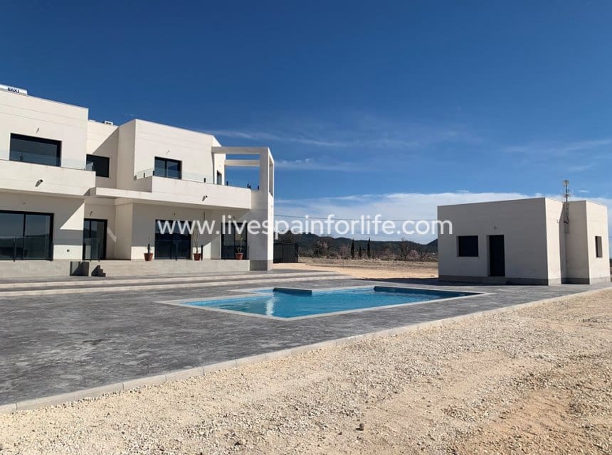 6 soveværelse Finca/Landehus til salg i Pinoso med swimmingpool garage - € 450.000 (Ref: 9841532)
