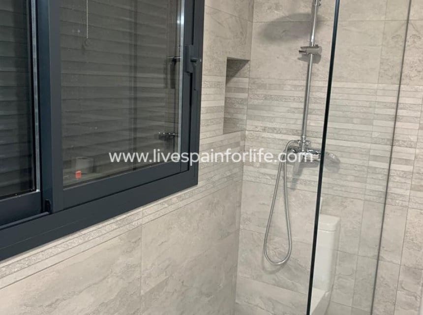 6 soveværelse Finca/Landehus til salg i Pinoso med swimmingpool garage - € 450.000 (Ref: 9841532)