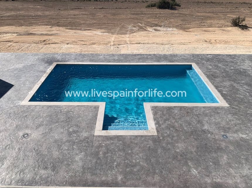 6 soveværelse Finca/Landehus til salg i Pinoso med swimmingpool garage - € 450.000 (Ref: 9841532)