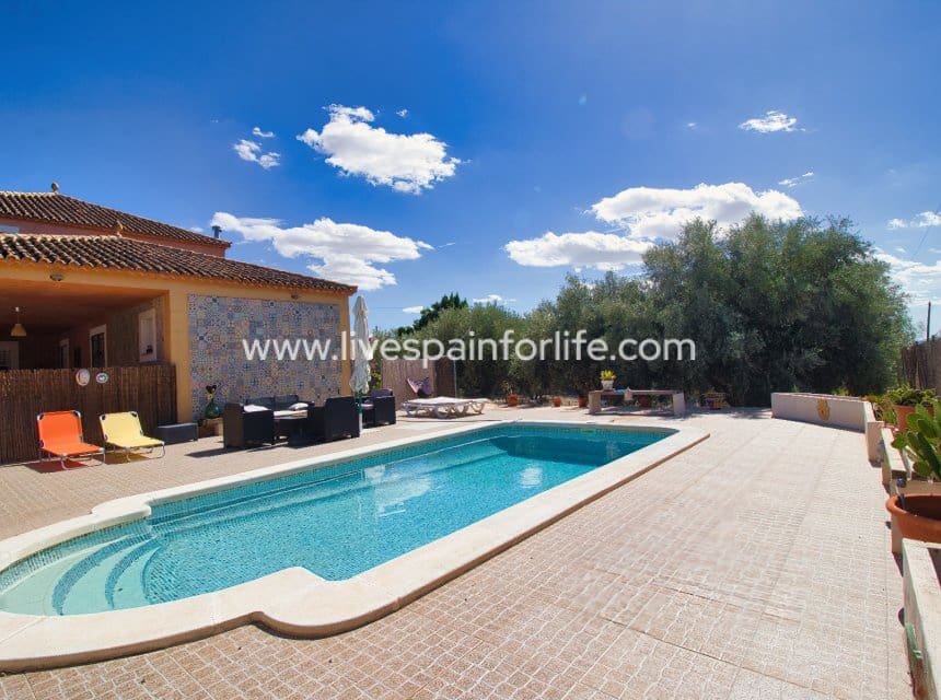 6 bedroom Finca/Country House for sale in Albatera with pool - € 280,000 (Ref: 9844156)