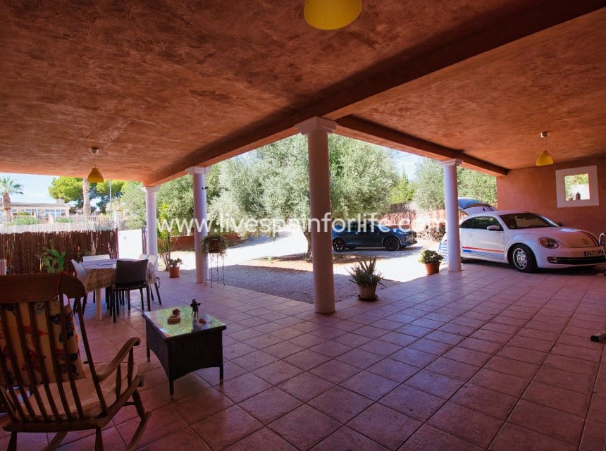 6 bedroom Finca/Country House for sale in Albatera with pool - € 280,000 (Ref: 9844156)