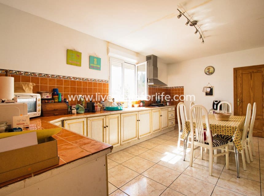 6 bedroom Finca/Country House for sale in Albatera with pool - € 280,000 (Ref: 9844156)