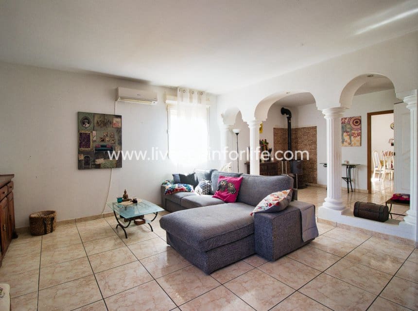 6 bedroom Finca/Country House for sale in Albatera with pool - € 280,000 (Ref: 9844156)