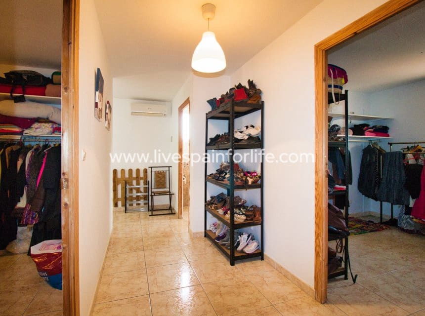 6 bedroom Finca/Country House for sale in Albatera with pool - € 280,000 (Ref: 9844156)