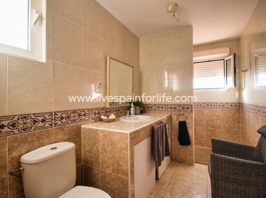 6 bedroom Finca/Country House for sale in Albatera with pool - € 280,000 (Ref: 9844156)
