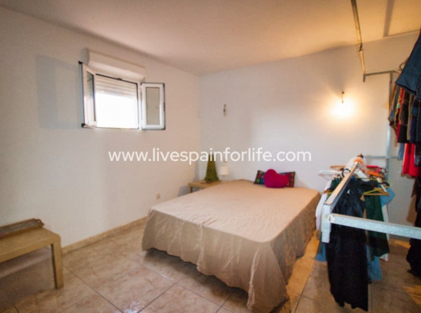 6 bedroom Finca/Country House for sale in Albatera with pool - € 280,000 (Ref: 9844156)
