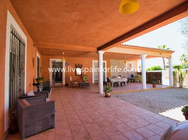 6 soveværelse Finca/Landehus til salg i Albatera med swimmingpool - € 280.000 (Ref: 9844156)