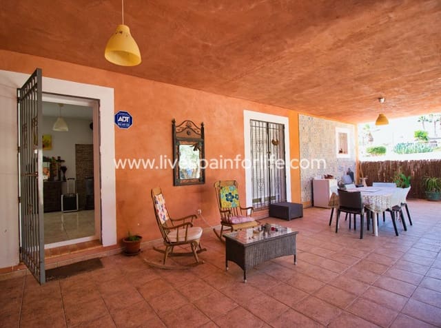 6 soveværelse Finca/Landehus til salg i Albatera med swimmingpool - € 280.000 (Ref: 9844156)