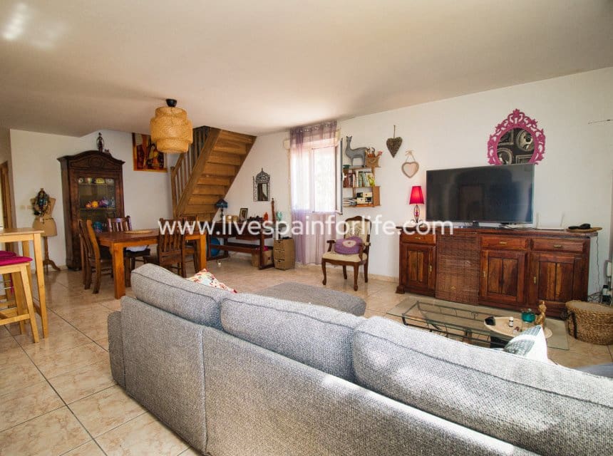 6 bedroom Finca/Country House for sale in Albatera with pool - € 280,000 (Ref: 9844156)