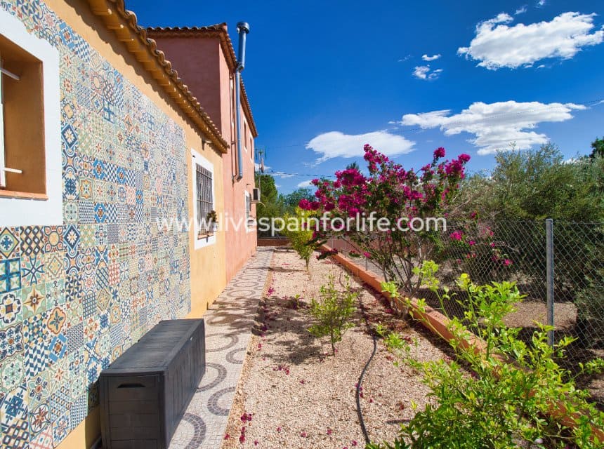 6 bedroom Finca/Country House for sale in Albatera with pool - € 280,000 (Ref: 9844156)