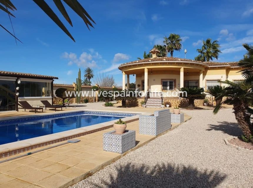 4 camera da letto Finca/Casa di Campagna in vendita in Catral con piscina garage - 369.000 € (Rif: 9844157)