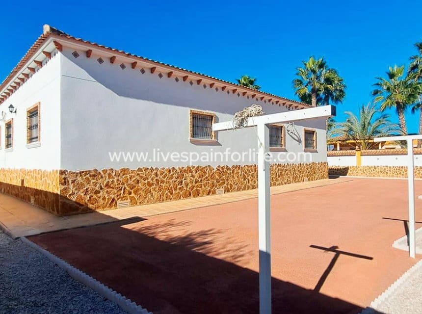 5 soveværelse Finca/Landehus til salg i Catral med garage - € 485.000 (Ref: 9844160)