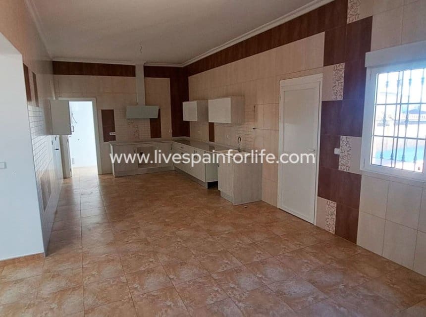 5 soveværelse Finca/Landehus til salg i Catral med garage - € 485.000 (Ref: 9844160)