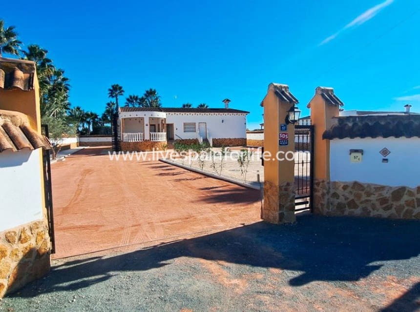 5 soveværelse Finca/Landehus til salg i Catral med garage - € 485.000 (Ref: 9844160)