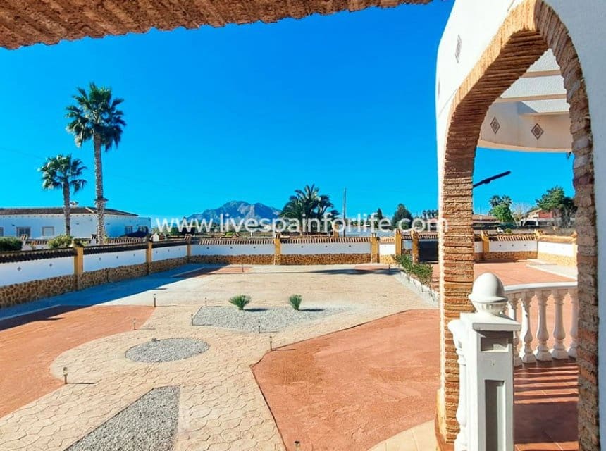 5 soveværelse Finca/Landehus til salg i Catral med garage - € 485.000 (Ref: 9844160)