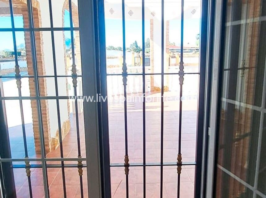 5 soveværelse Finca/Landehus til salg i Catral med garage - € 485.000 (Ref: 9844160)