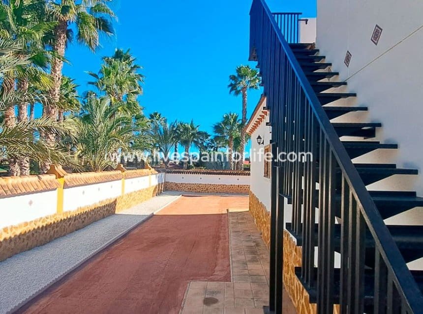 5 soveværelse Finca/Landehus til salg i Catral med garage - € 485.000 (Ref: 9844160)