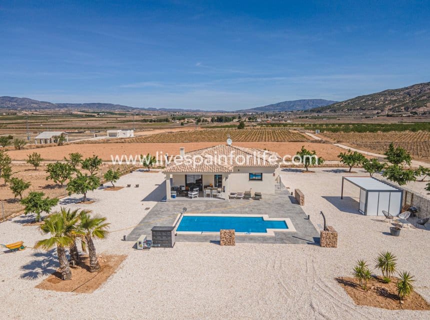 Finca/Casa Rural de 3 habitaciones en Pinoso en venta con piscina - 350.000 € (Ref: 9844161)