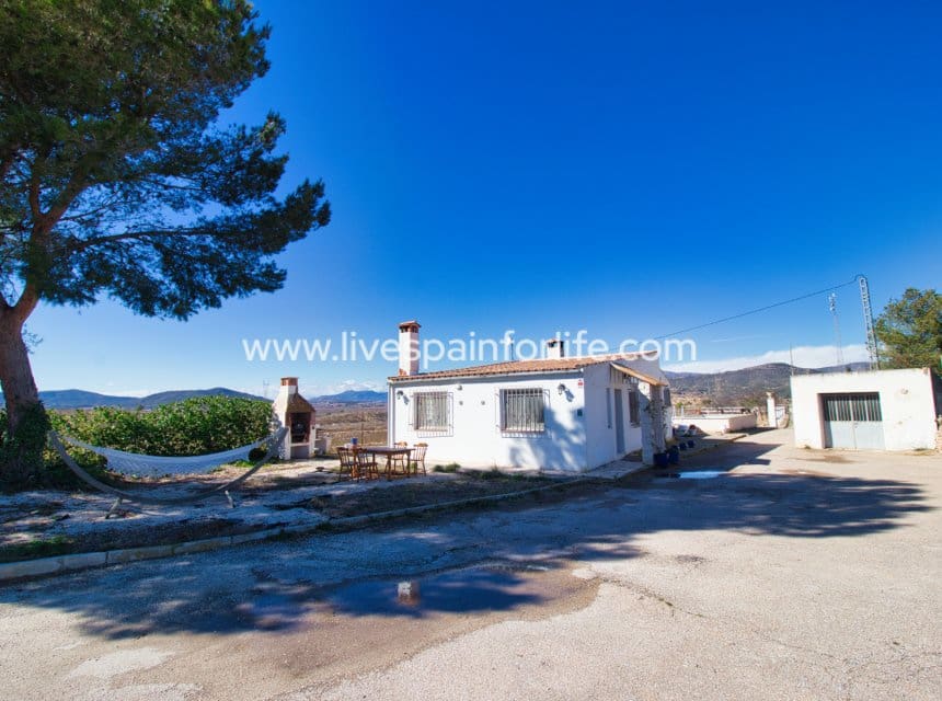 Finca/Casa Rural de 2 habitaciones en Monóvar / Monóver en venta con piscina garaje - 200.000 € (Ref: 9847813)