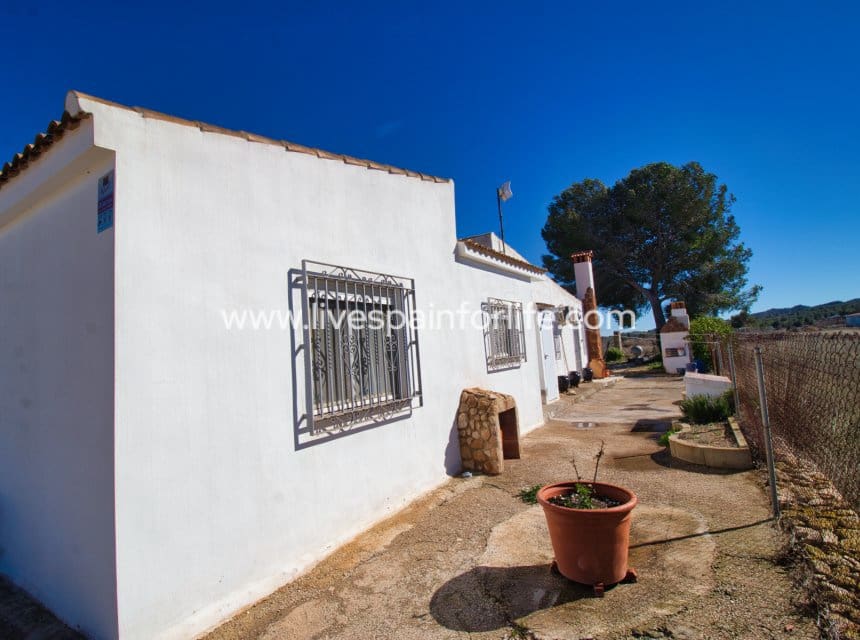 Finca/Casa Rural de 2 habitaciones en Monóvar / Monóver en venta con piscina garaje - 200.000 € (Ref: 9847813)