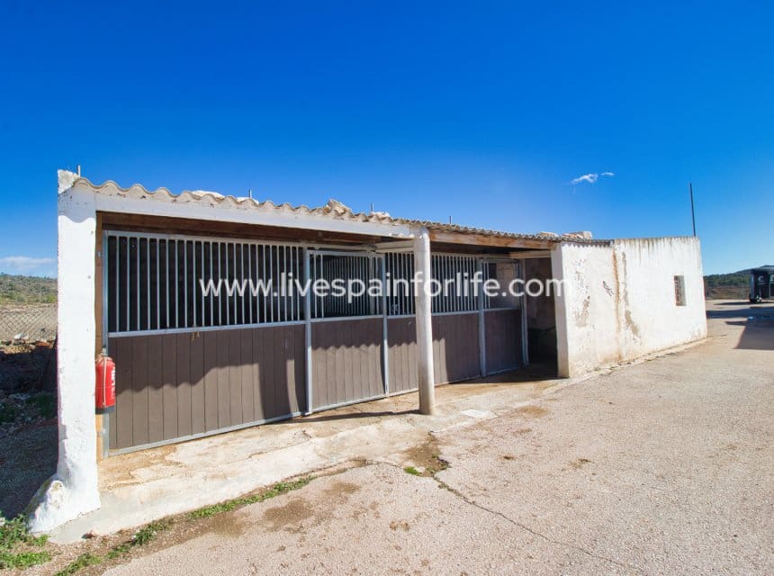 Finca/Casa Rural de 2 habitaciones en Monóvar / Monóver en venta con piscina garaje - 200.000 € (Ref: 9847813)