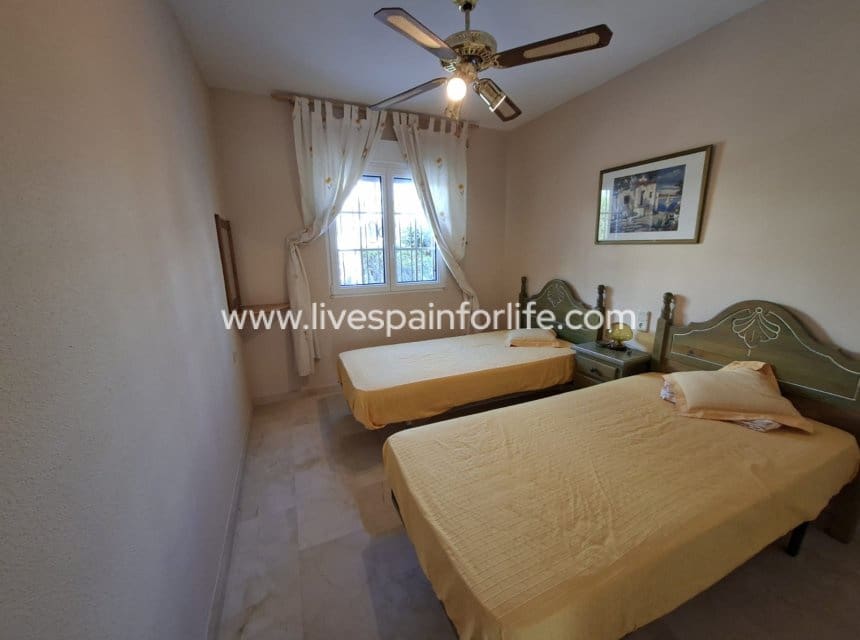 2 sypialnia Bungalow na sprzedaż w Orihuela Costa z basenem - 229 000 € (Ref: 9847820)