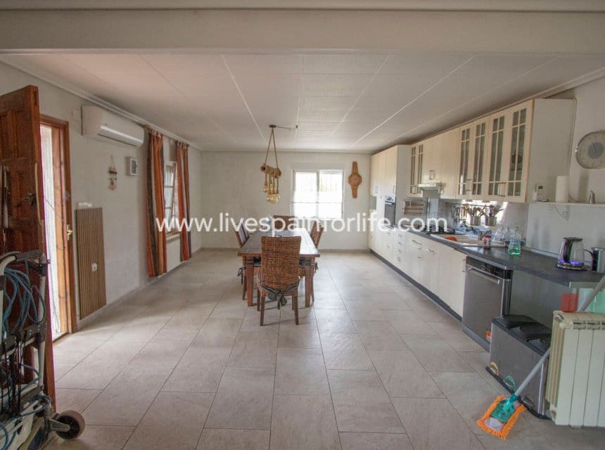 7 bedroom Finca/Country House for sale in Albatera with pool garage - € 397,000 (Ref: 9847827)