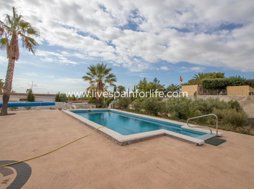 7 bedroom Finca/Country House for sale in Albatera with pool garage - € 397,000 (Ref: 9847827)