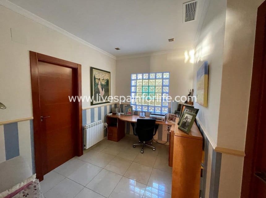 4 bedroom Finca/Country House for sale in Albatera with pool garage - € 399,999 (Ref: 9848064)