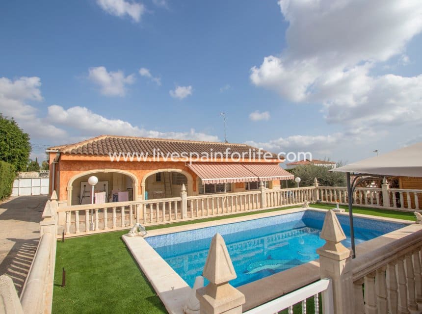 4 bedroom Finca/Country House for sale in Albatera with pool garage - € 399,999 (Ref: 9848064)