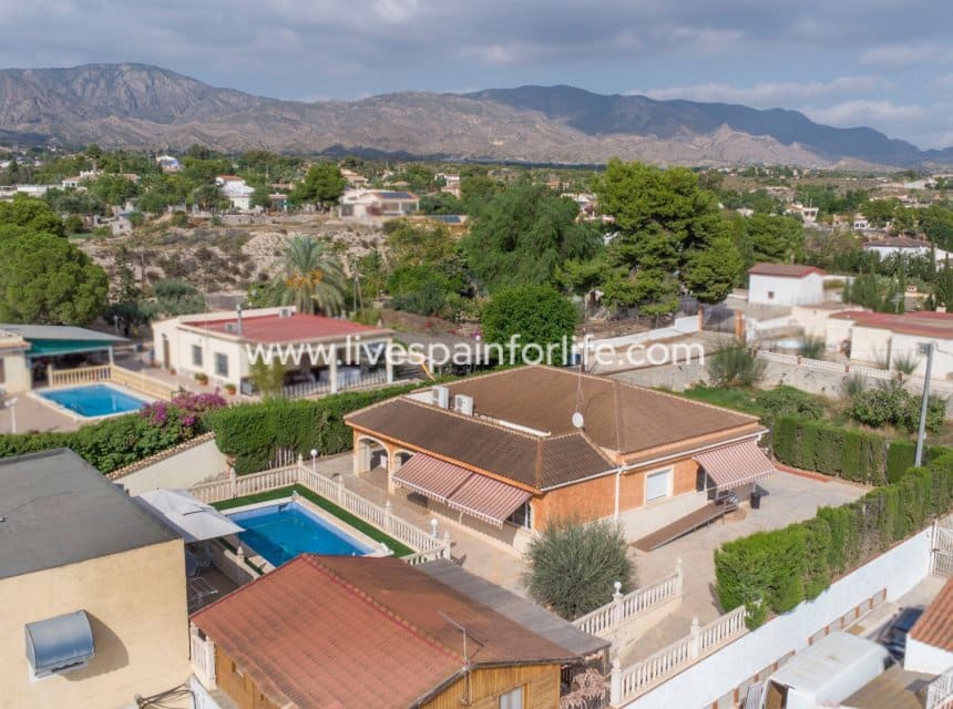 4 bedroom Finca/Country House for sale in Albatera with pool garage - € 399,999 (Ref: 9848064)