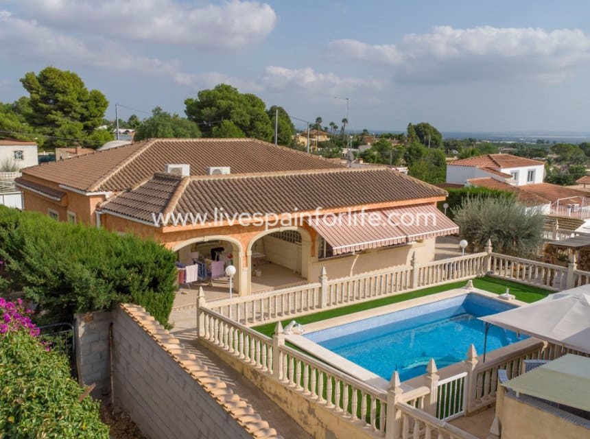 4 bedroom Finca/Country House for sale in Albatera with pool garage - € 399,999 (Ref: 9848064)