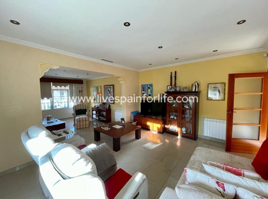 4 bedroom Finca/Country House for sale in Albatera with pool garage - € 399,999 (Ref: 9848064)