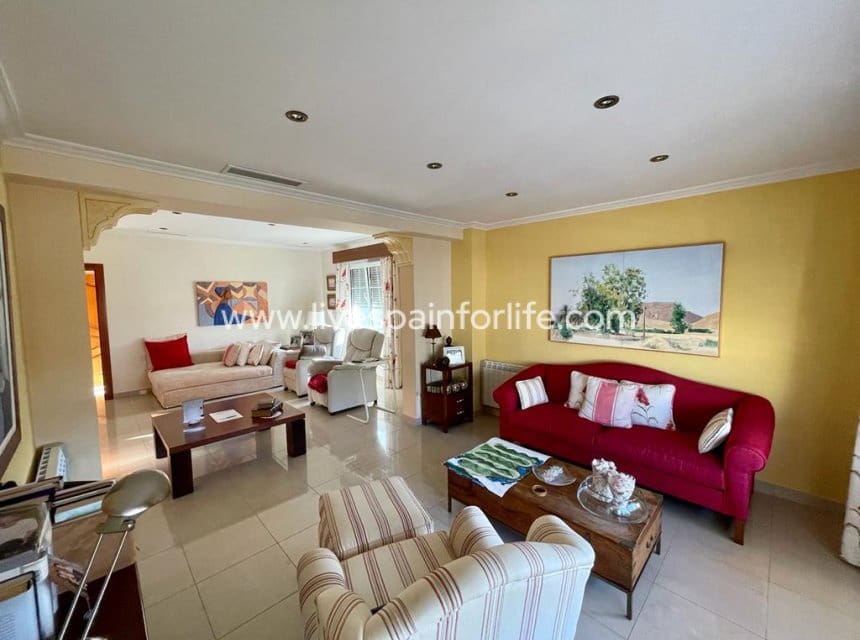 4 bedroom Finca/Country House for sale in Albatera with pool garage - € 399,999 (Ref: 9848064)