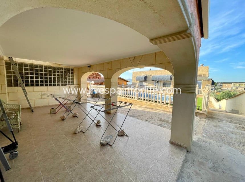 4 bedroom Finca/Country House for sale in Albatera with pool garage - € 399,999 (Ref: 9848064)