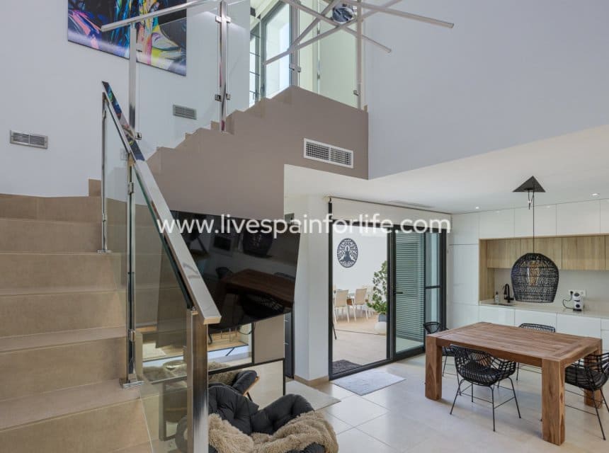 3 soveværelse Byhus til salg i Benijofar med swimmingpool - € 419.000 (Ref: 9848065)